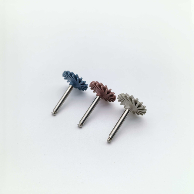 ISO13485/CE-zertifiziertes Universal-Fit-Zahnpolierhandstück zum Zähneschleifen. Spezialisiertes Universalrad