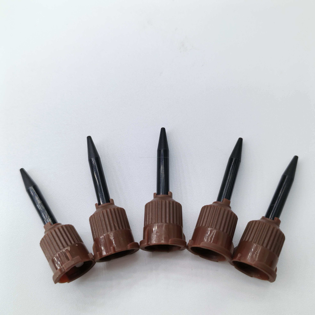 Professioneller Einweg-Zahnbedarf für Mundspülung, Wiederherstellung und kosmetische Verwendung. Zahnförderer