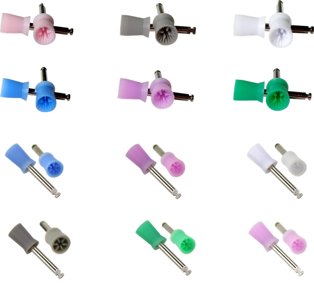 Weißer Multifunktionspropybecher für Zahnersatz